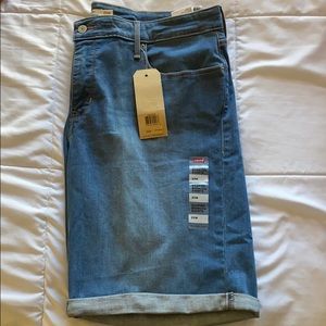 NWT Levi’s Bermuda Shorts